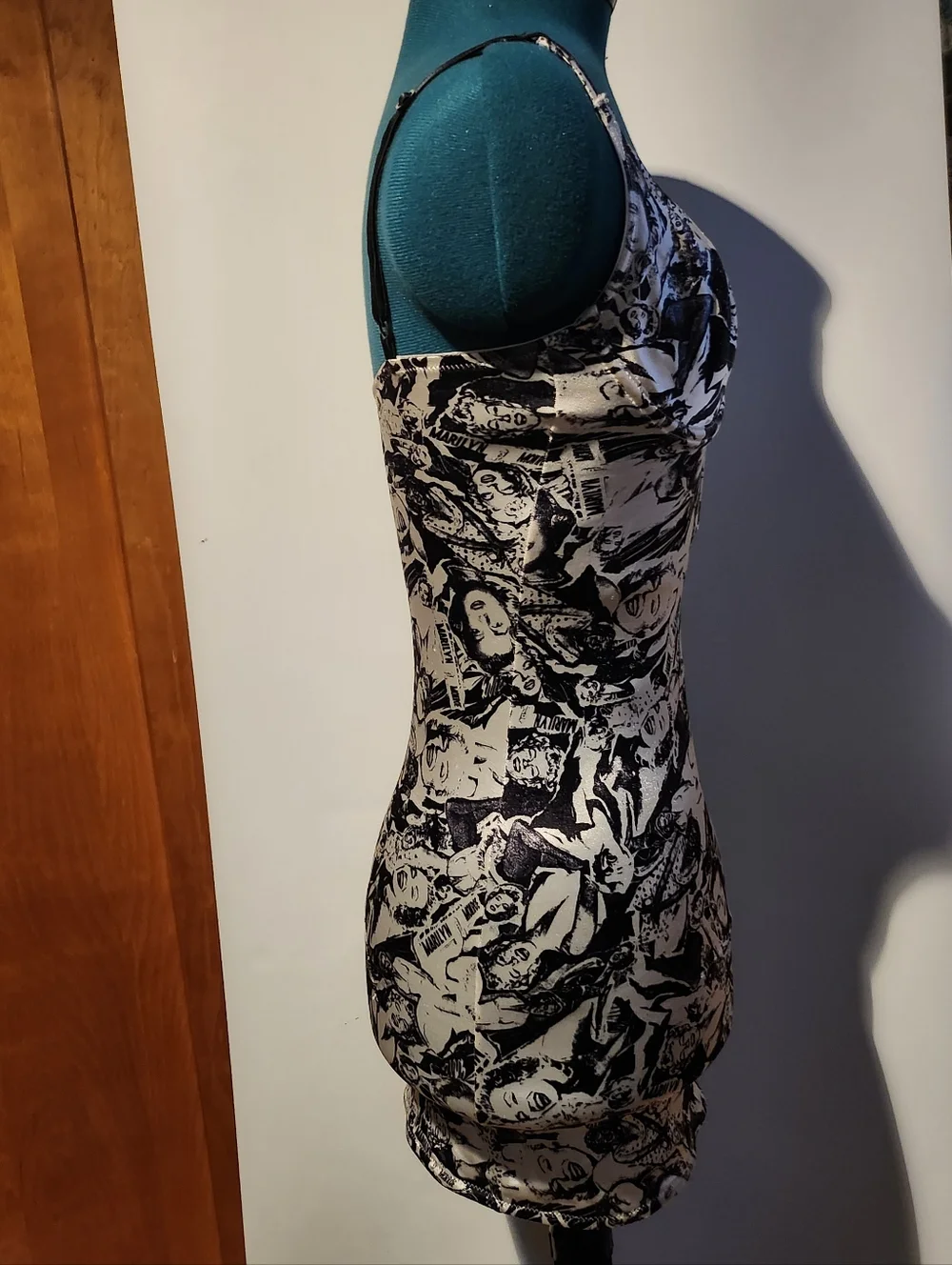 Used Black And White Marilyn Monroe Shapewear - Picture 5 of 12